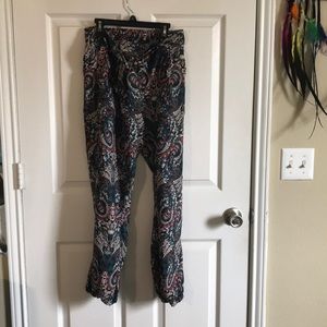 Flowy floral pants with tie